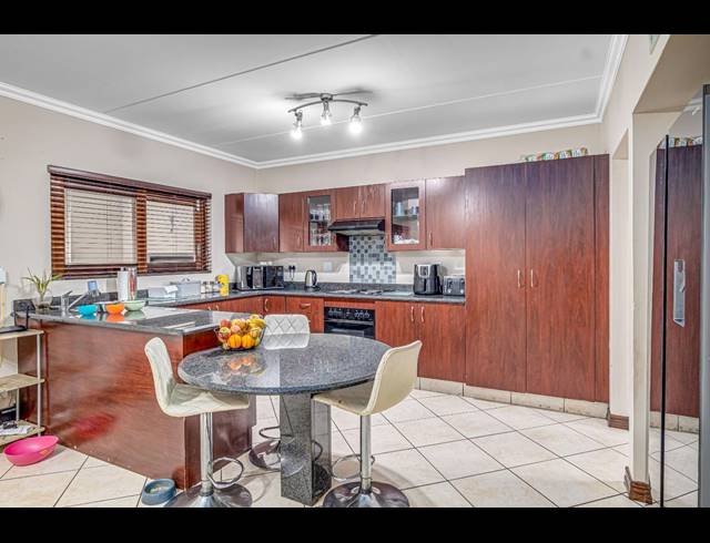 3 BEDROOM CLUSTER FOR SALE IN GLENVISTA